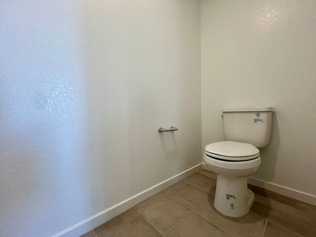 Building Photo - Beautiful Newer 4 Bedroom Home in Cadence with Large Loft