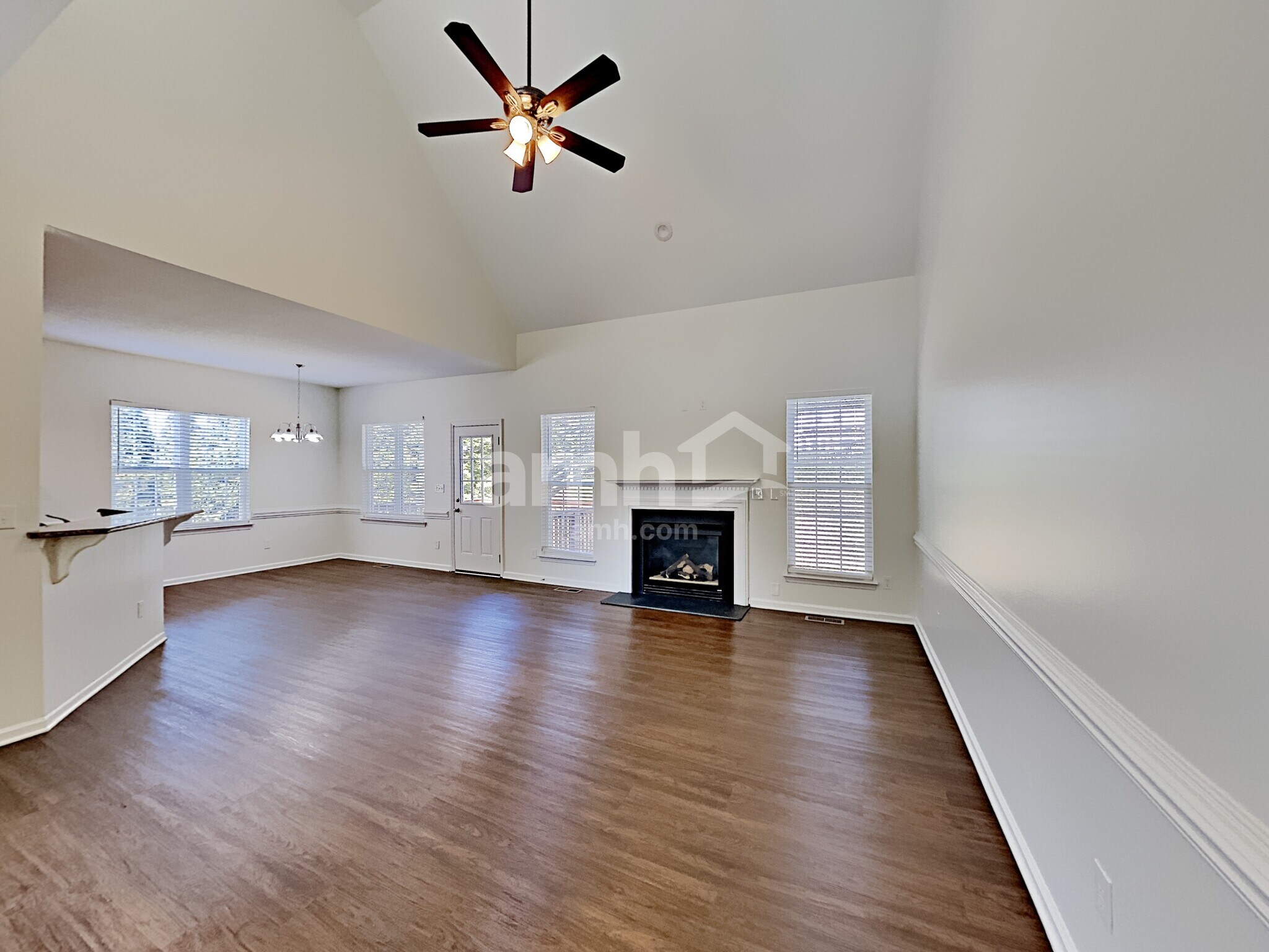 Building Photo - 2425 Coneflower Dr