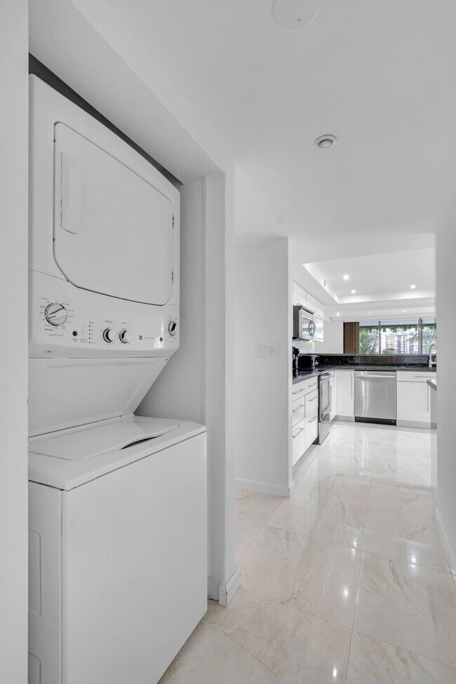 Building Photo - 468 Golden Isles Dr