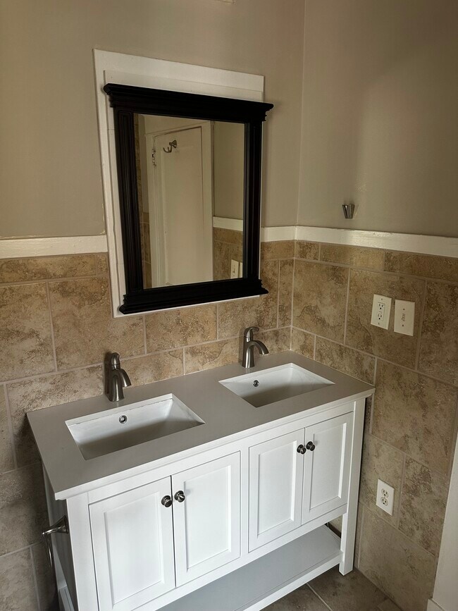 Building Photo - 2962 Park St