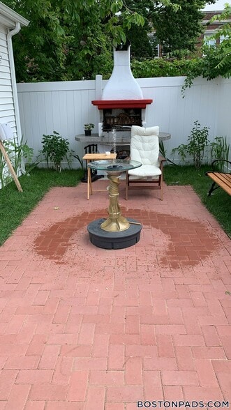 Building Photo - 7 Webster St