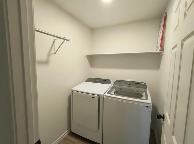 Building Photo - BEAUTIFUL, newly built 3 bedroom, 2 bath home AVAILABLE NOW!