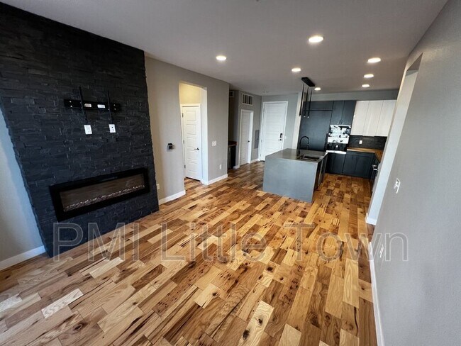 Building Photo - 460 E Fremont Pl