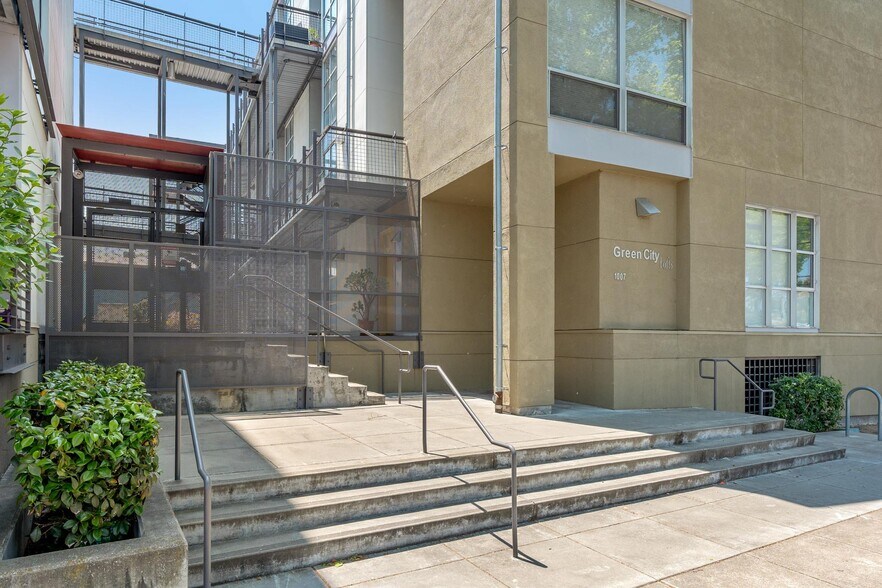 Building Photo - 1007 41st St