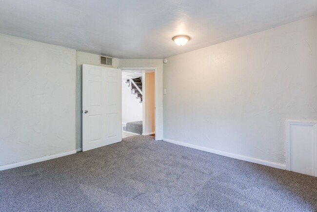 Building Photo - 2749 Oakley Wy