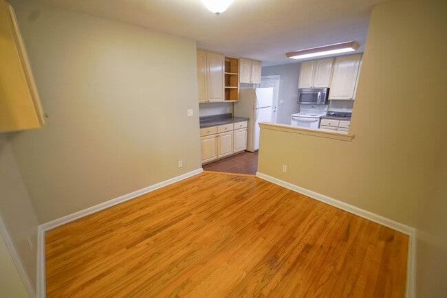 Building Photo - Cozy 3/2 Single Family Home