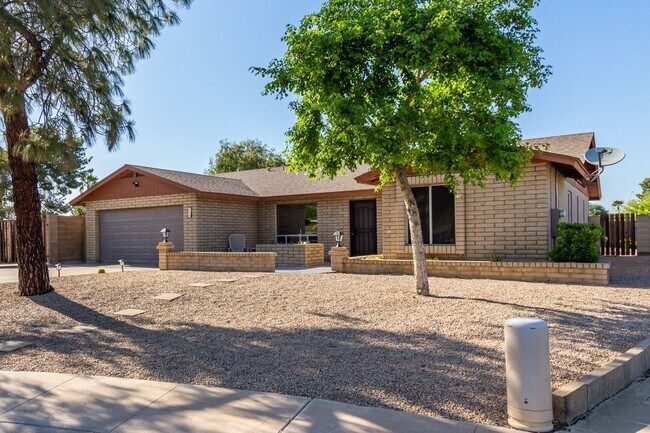Building Photo - Central & Thunderbird 3 bdrm 2 bath Home w...