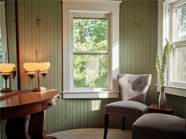 Building Photo - 38 Lake St