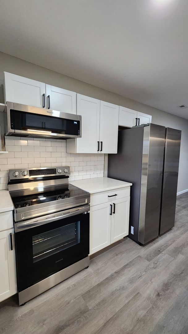 Building Photo - Beautiful, newly renovated 2 bedroom townh...