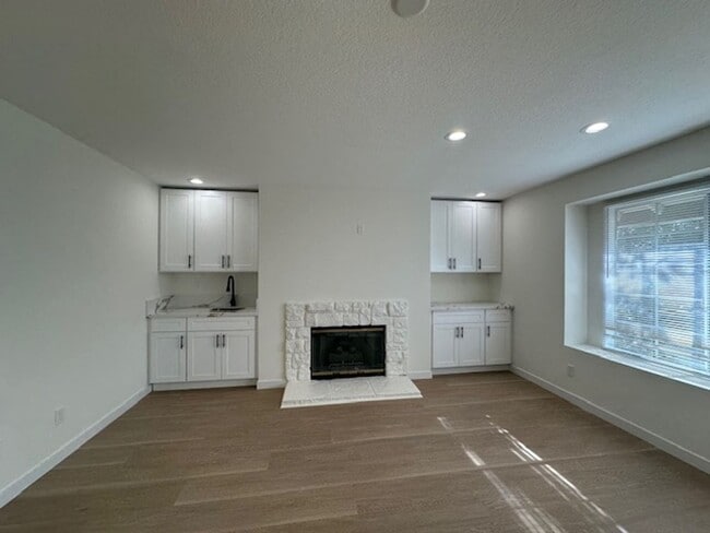 Building Photo - Stunning gated executive home completely redone