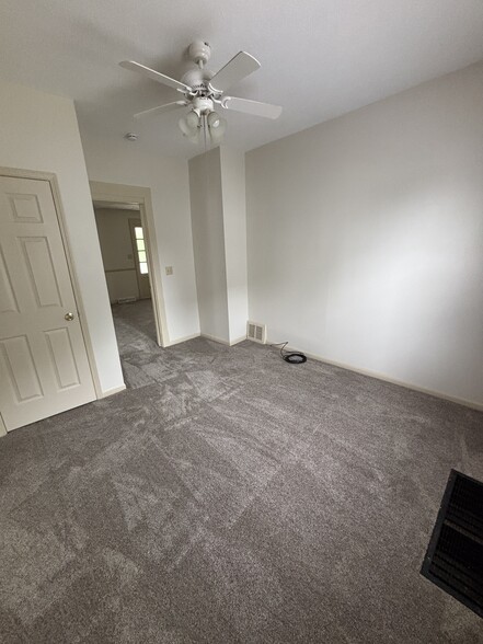 bedroom 2 - 13712 Bennett Rd