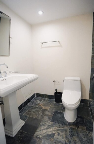 Building Photo - 6039 Collins Ave