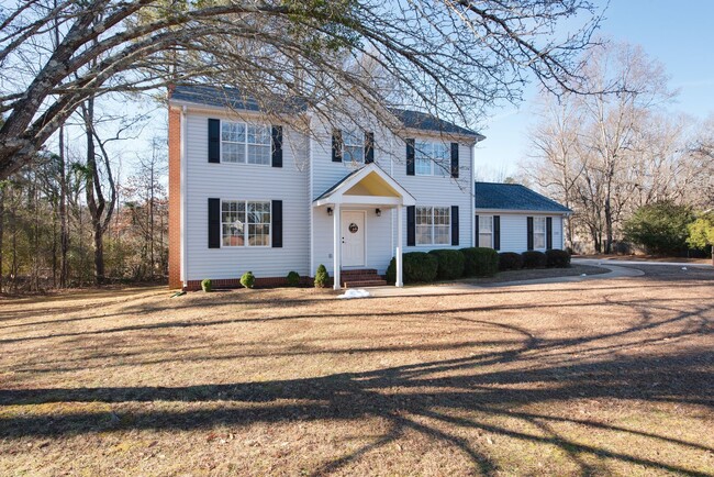 Building Photo - Spacious 4-Bedroom Home in Westside Athens...