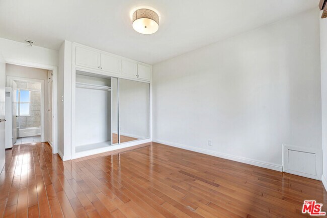 Building Photo - 1219 N Crescent Heights Blvd