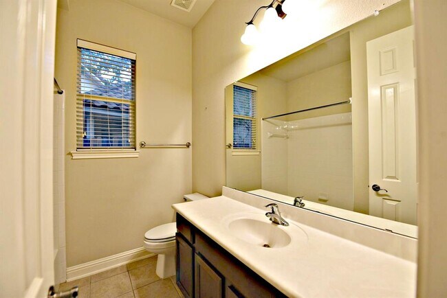 Building Photo - 15520 Interlachen Dr