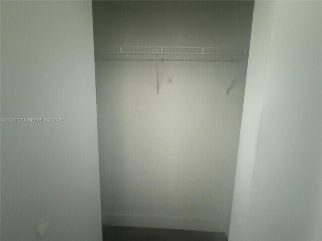 Building Photo - 853 E 24th St