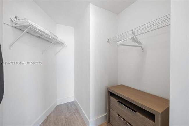 Building Photo - 121 NE 34th St