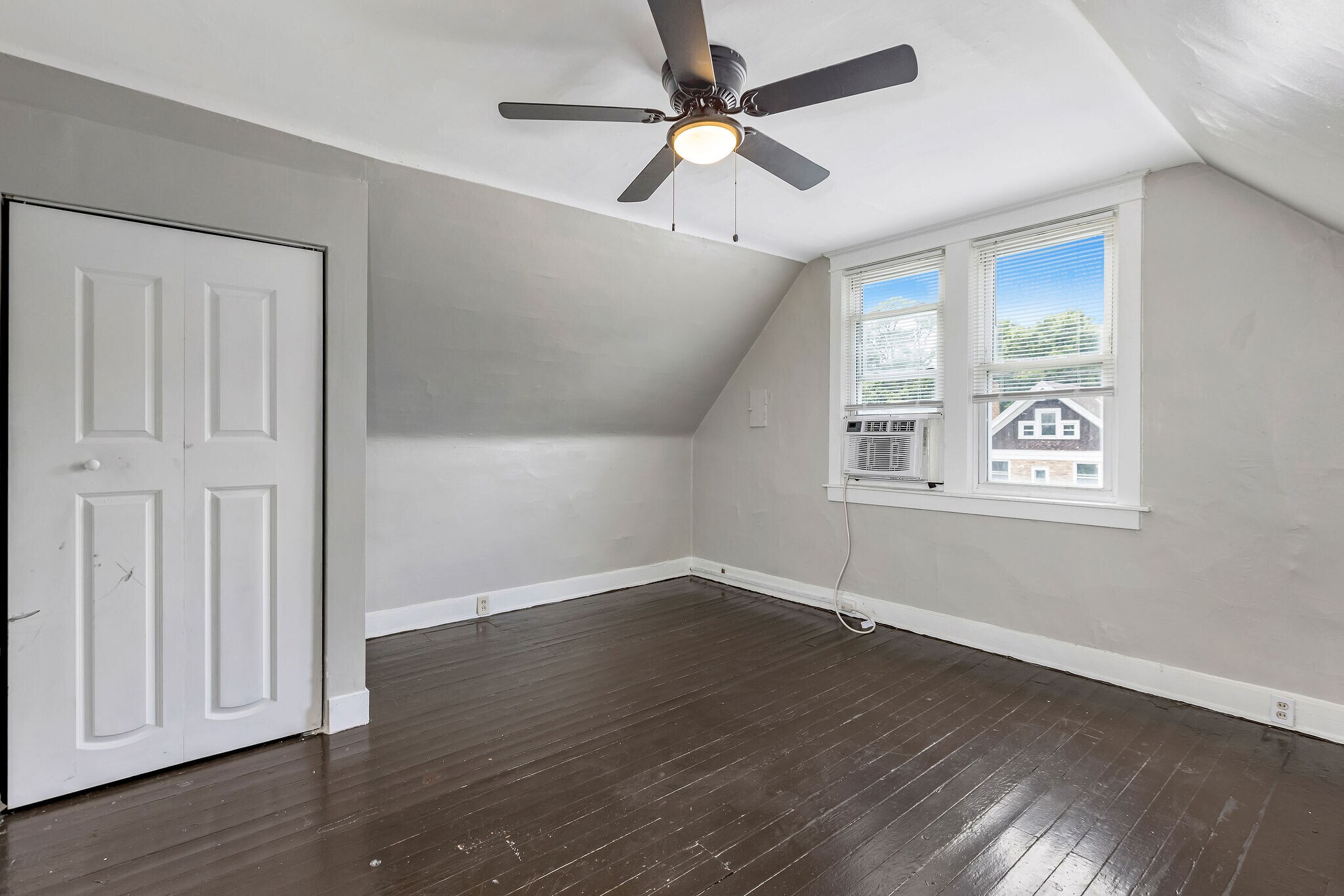 Building Photo - 2018 Burnet Ave