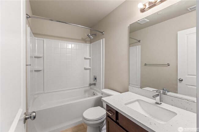 Building Photo - Newer Modern Townhome, Attached 2 car garage, Bedroom and bath on ground level
