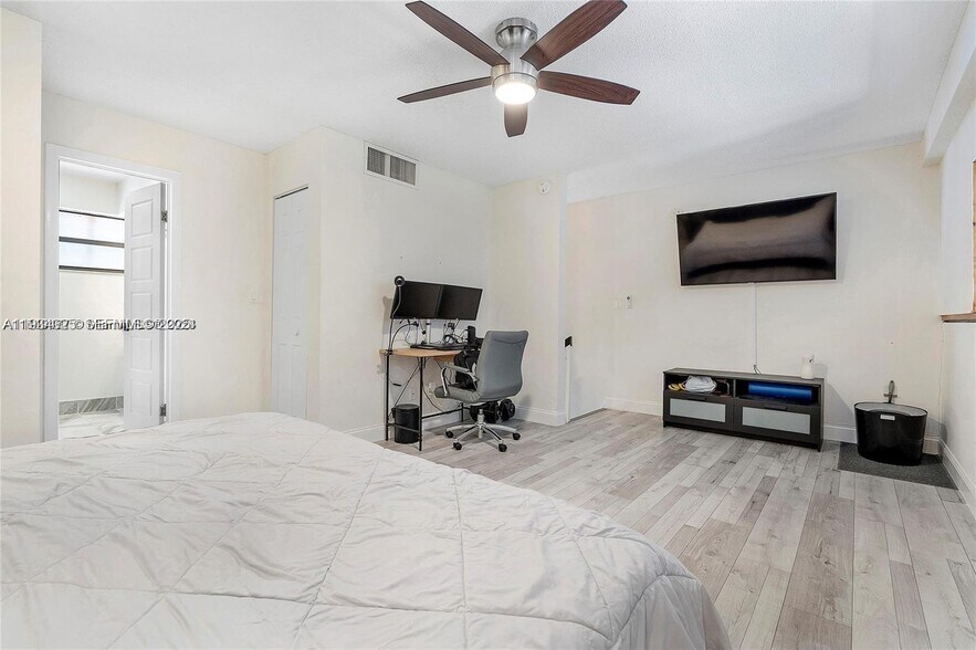 Building Photo - 1281 W Fairway Rd