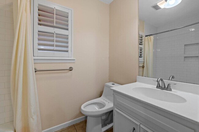Building Photo - 10305 Caracara Dr