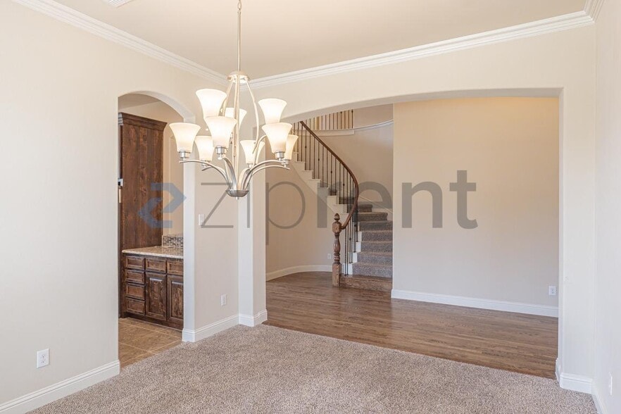 Building Photo - Unit