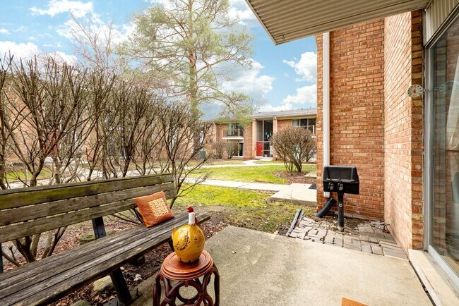 Building Photo - 1209 Island Dr