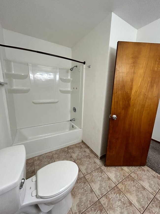 Building Photo - Great Unfurnished home!