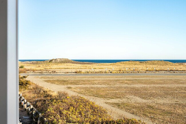 Building Photo - 12 Epping Ave