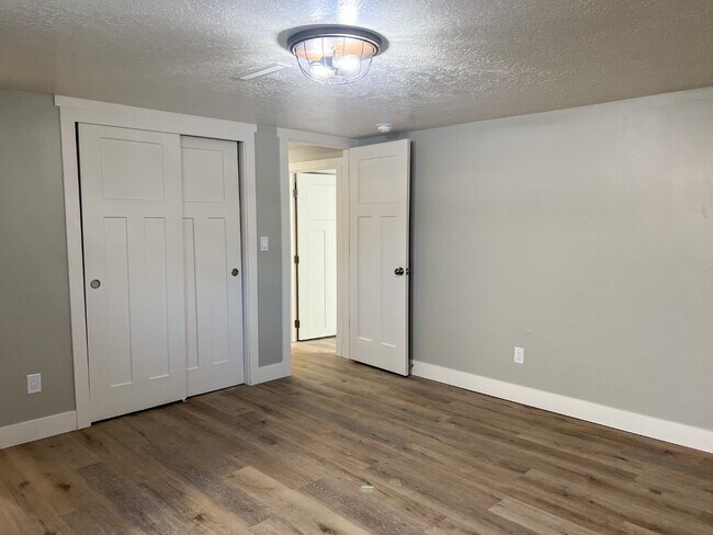 Building Photo - 702 N 100 W