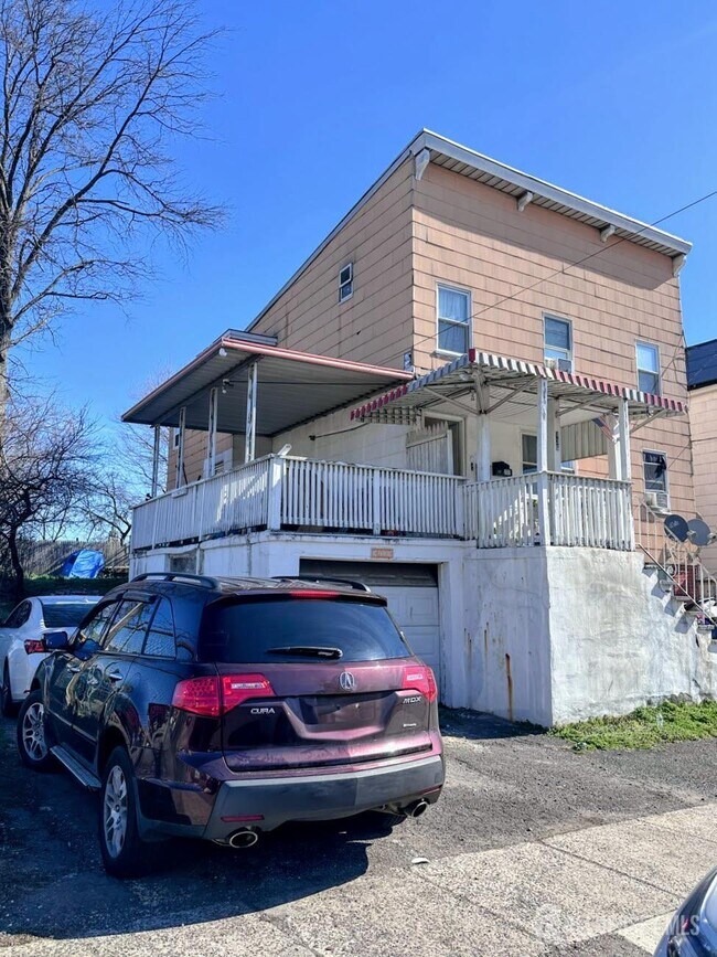 Building Photo - 136 Broad St