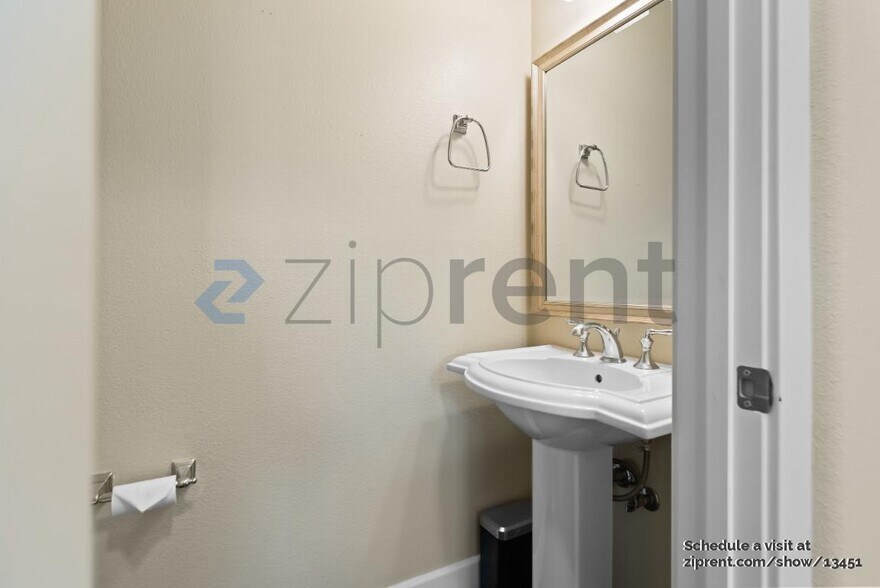 Building Photo - 467 Crab Apple Terrace