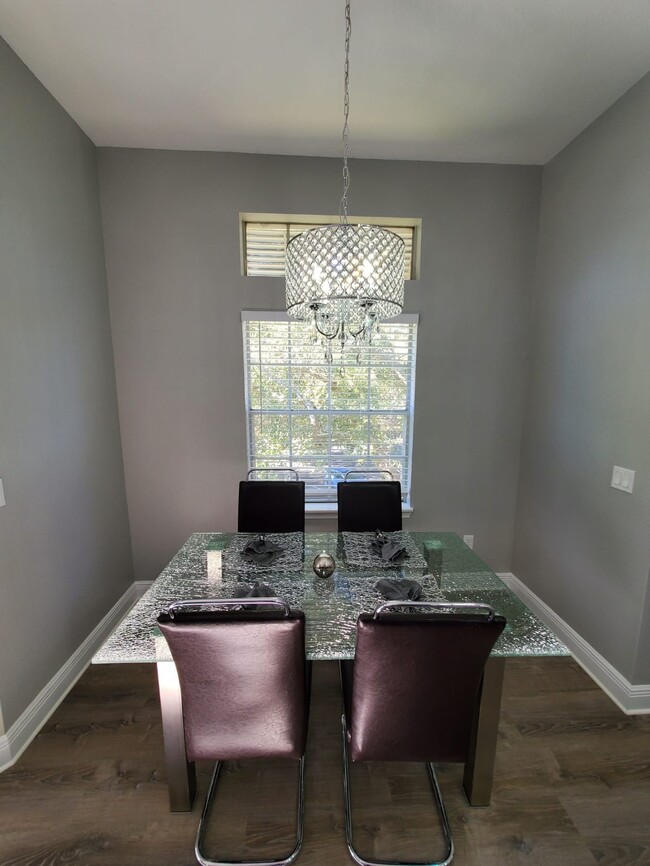 Cozy Dining Room - 7240 Westpointe Blvd