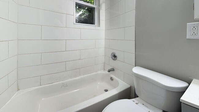 Building Photo - Move-In Ready 3BR Row Home in North Philly – Updated Kitchen & Bath