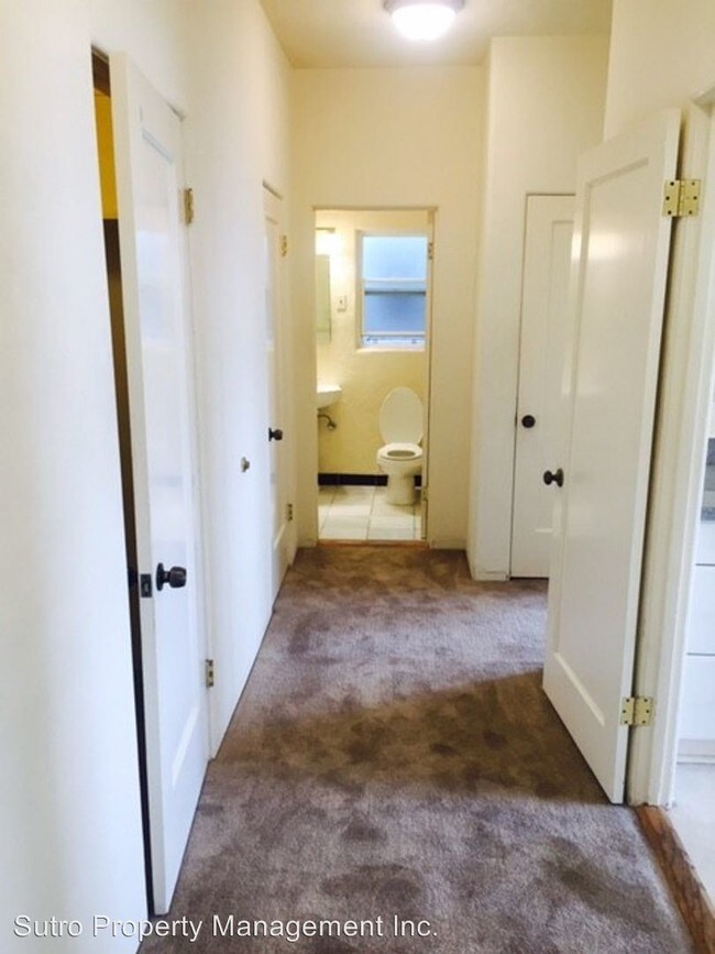 Building Photo - 611 E 20th St