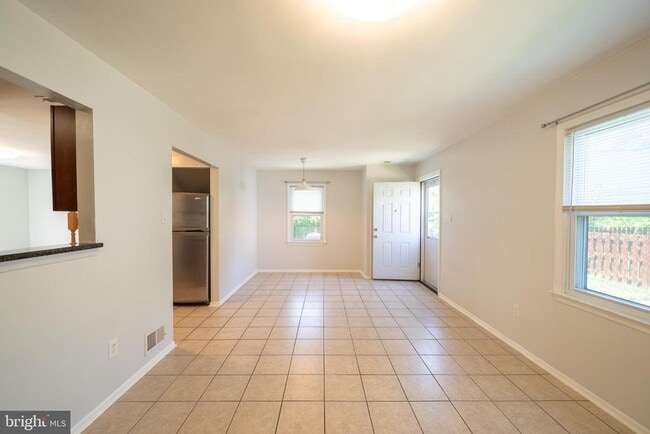 Building Photo - 9572 Inverary Ct