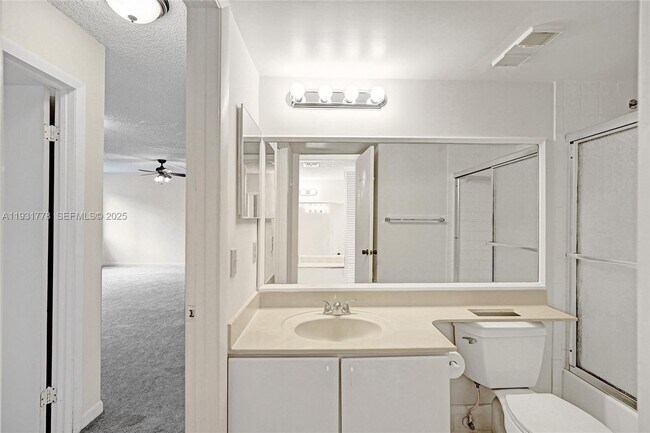 Building Photo - 9901 Westview Dr