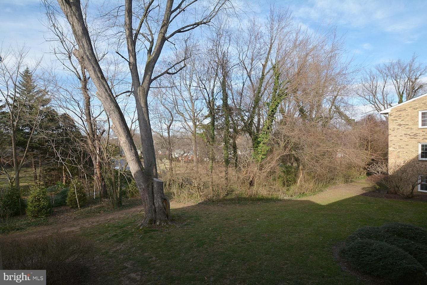 Building Photo - 3874 Lyndhurst Dr