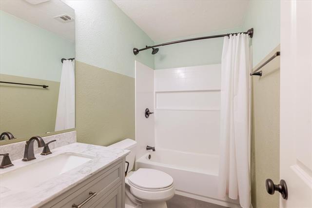 Building Photo - 5615 Espanola Dr