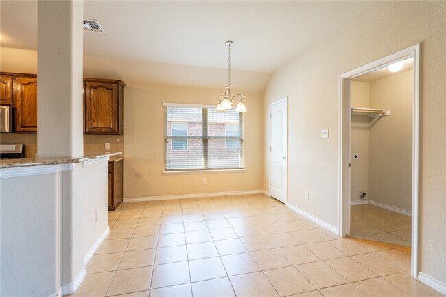 Building Photo - 1112 Hiddencreek Dr