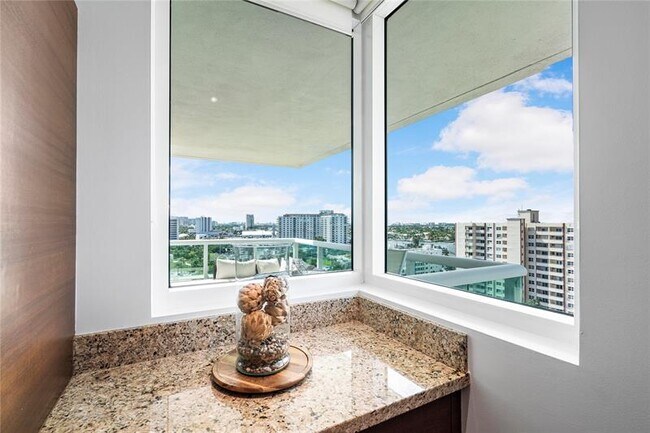 Building Photo - 101 S Fort Lauderdale Beach Blvd