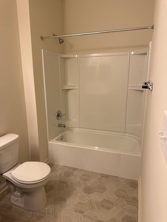 Building Photo - Coming Soon! End unit townhome in Darley G...