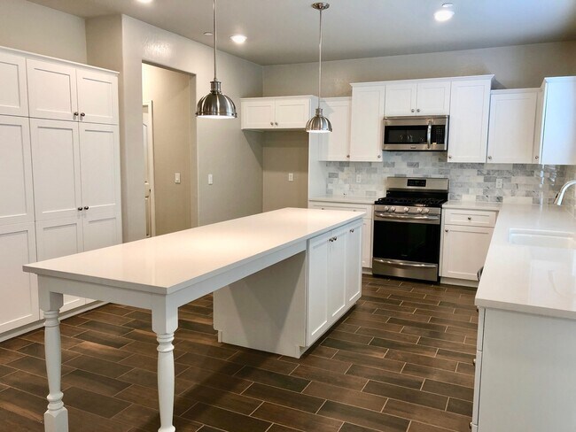 Building Photo - COMING SOON! $2,600 Shaw & Leonard, 4 Bedr...