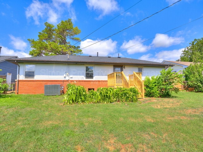 Building Photo - 4608 N Libby Ave