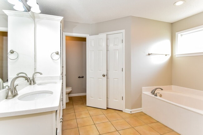 Building Photo - 184 Pebble Creek Cove E