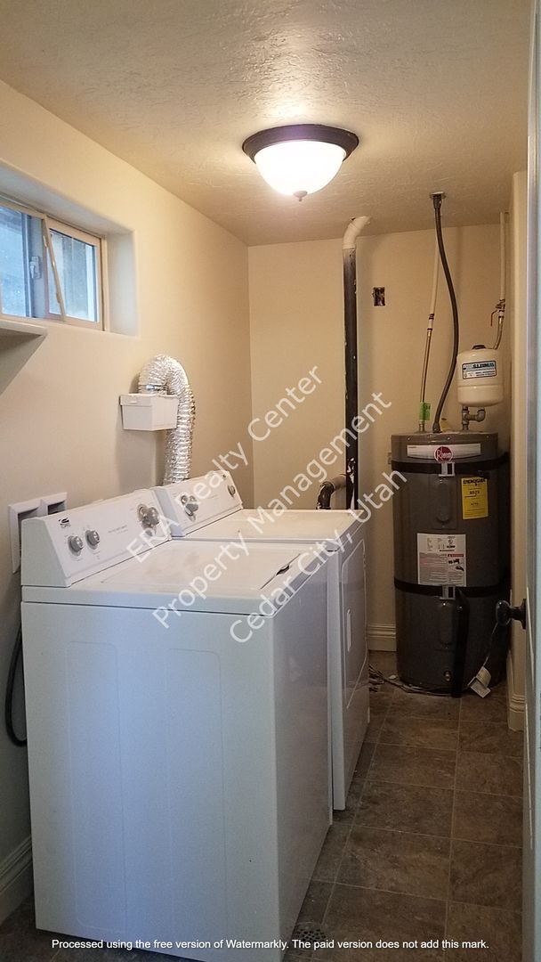 Building Photo - Move-In Discount - 2 Bedroom 1 Bath Basement Apartment of Single Family Home