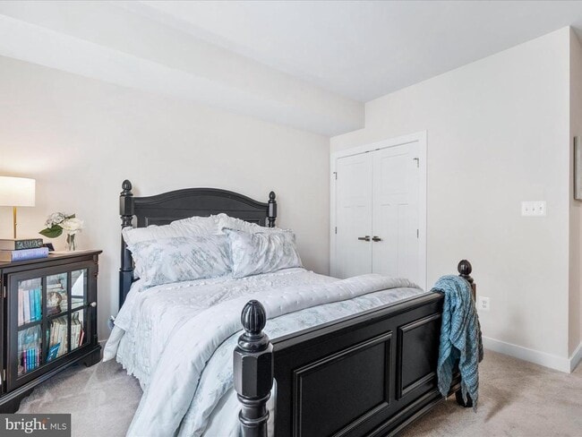 Building Photo - 5940 Etterbeek St