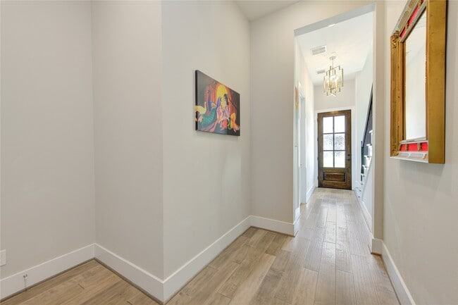 Building Photo - 2661 Fountain Key Blvd