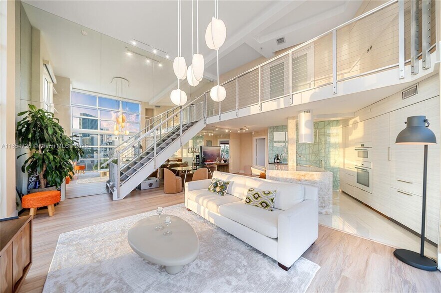 Building Photo - 1701 Sunset Harbour Dr