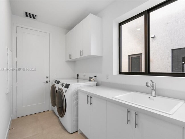 Building Photo - 19701 NE 16th Pl